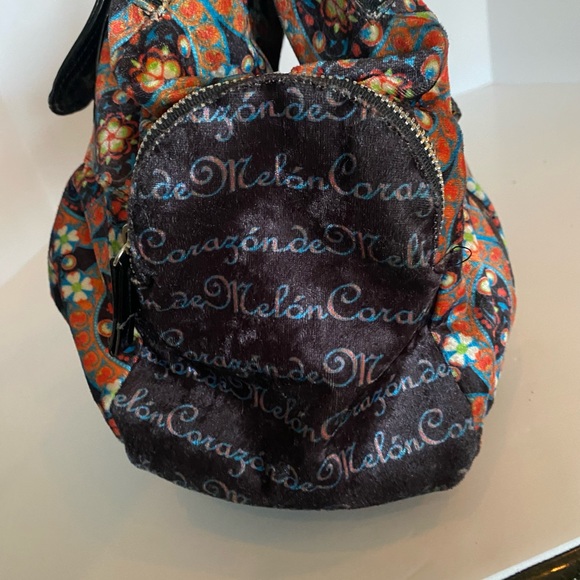 Large vibrant purse/bag with multiple zippers and snaps. Made in Mexico. - Picture 6 of 16